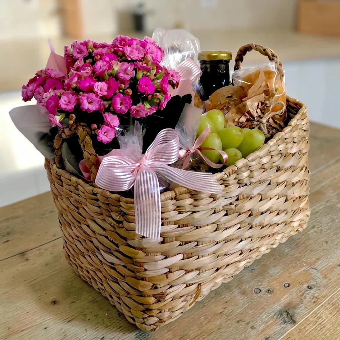 Cesta Rústica Retangular com Flores Kalandiva